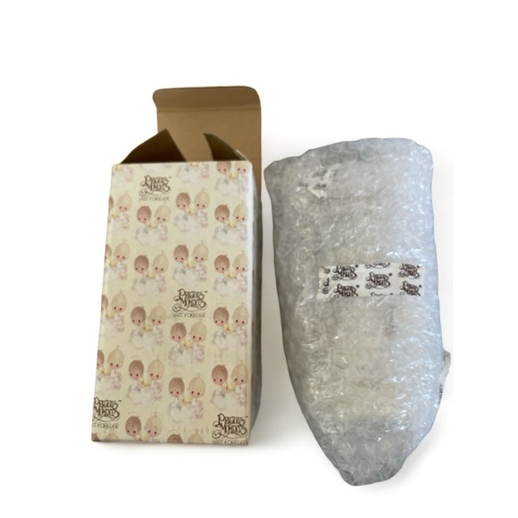 🎓Vintage Precious Moments Girl Graduate Figurine - NEW IN BOX - Picture 6 of 7